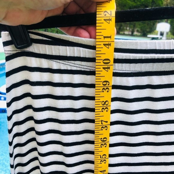 Cielo size Medium black & white stripe pull on maxi skirt with stretch - Picture 7 of 8